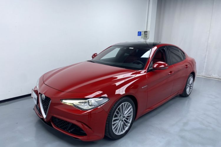 Used Alfa Romeo Giulia 2017 2.0T 280HP Luxury Sport Edition Exterior 3