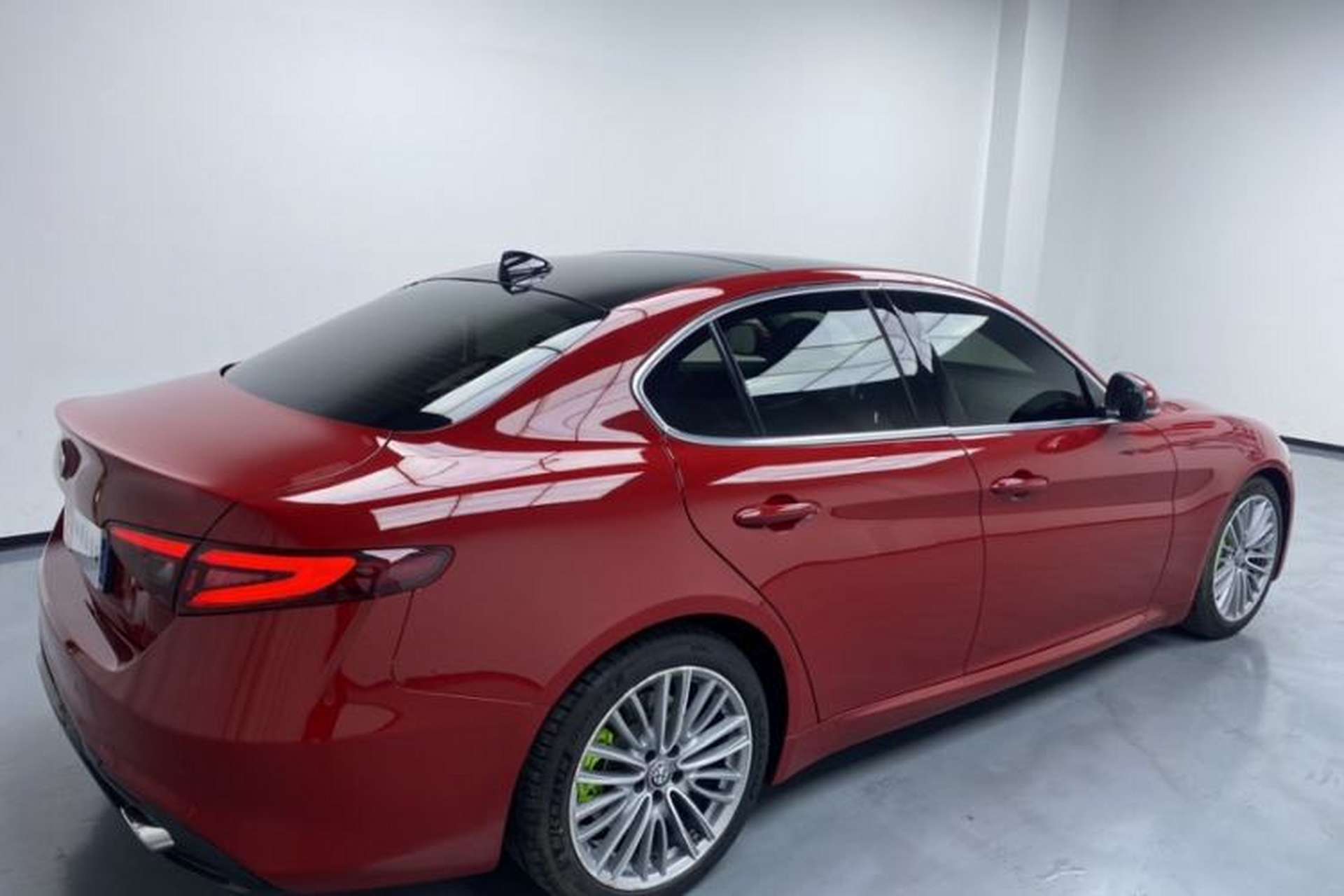 Used Alfa Romeo Giulia 2017 2.0T 280HP Luxury Edition Exterior 3