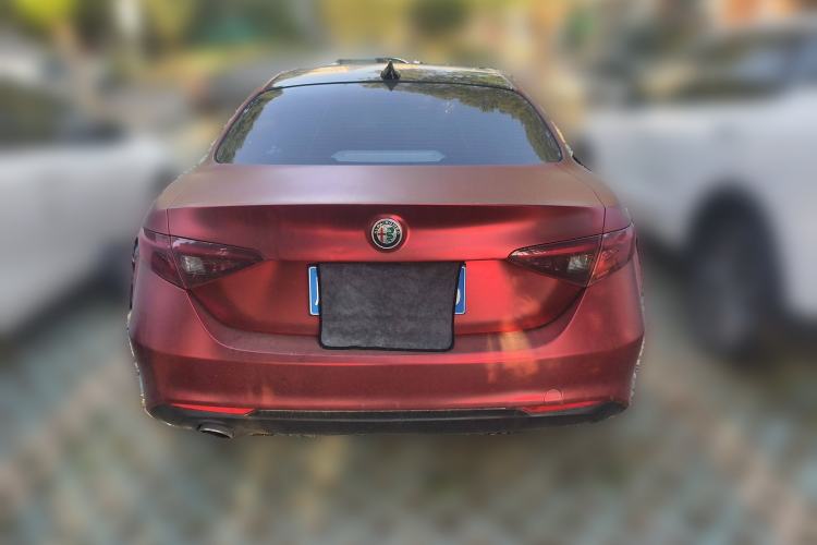 Used Alfa Romeo Giulia 2017 2.0T 200HP Luxury Edition Exterior 4