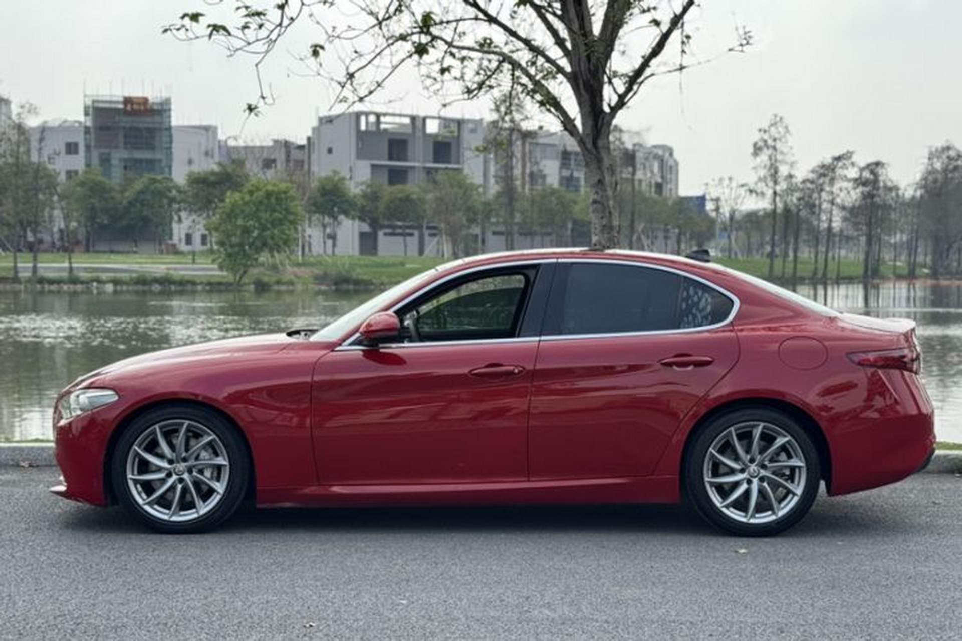 Used Alfa Romeo Giulia 2017 2.0T 280HP Luxury Edition Exterior 4