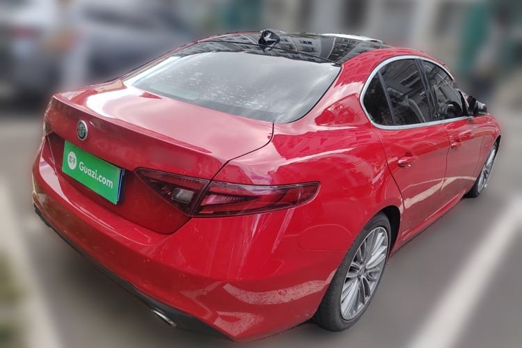 Used Alfa Romeo Giulia 2017 2.0T 280HP Luxury Edition Exterior 4