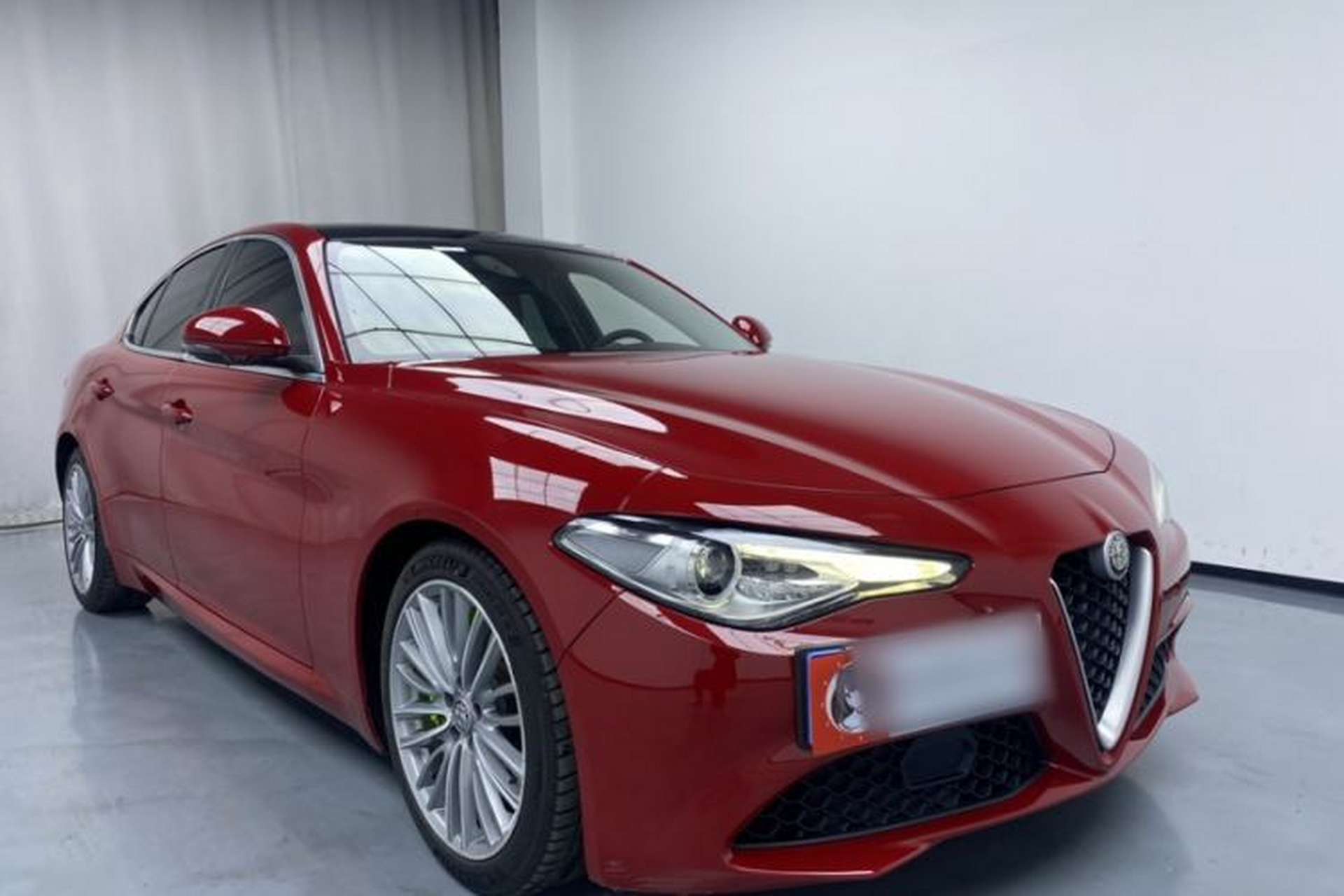 Used Alfa Romeo Giulia 2017 2.0T 280HP Luxury Edition Exterior 4