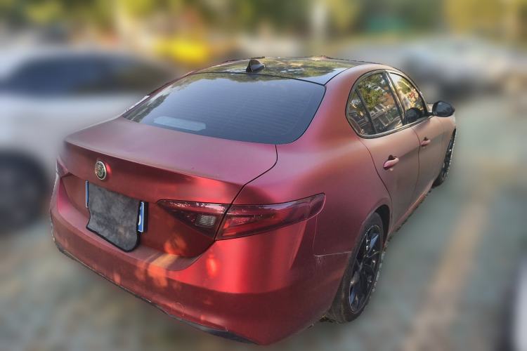 Used Alfa Romeo Giulia 2017 2.0T 200HP Luxury Edition Exterior 5