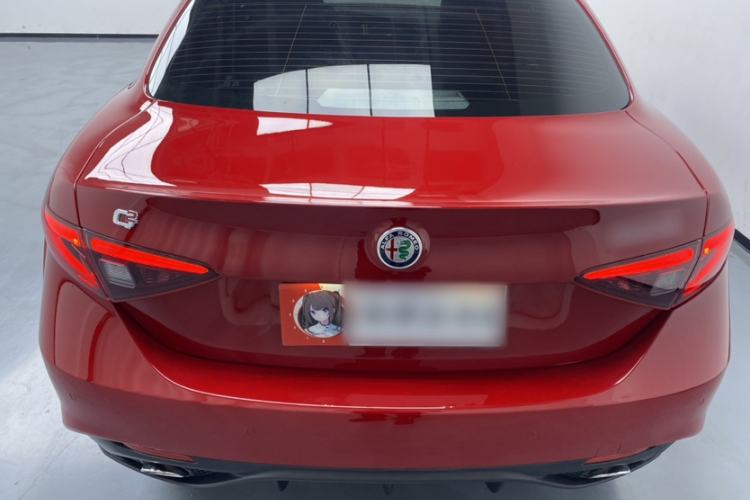 Used Alfa Romeo Giulia 2017 2.0T 280HP Luxury Sport Edition Exterior 5