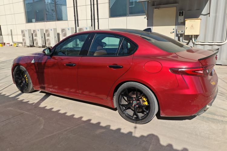 Used Alfa Romeo Giulia 2017 2.0T 280HP Luxury Edition Exterior 5