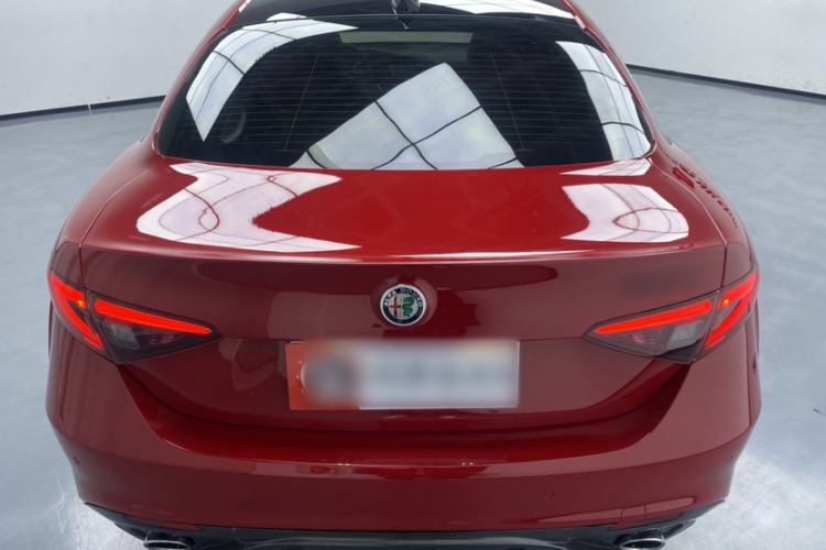 Used Alfa Romeo Giulia 2017 2.0T 280HP Luxury Edition Exterior 5