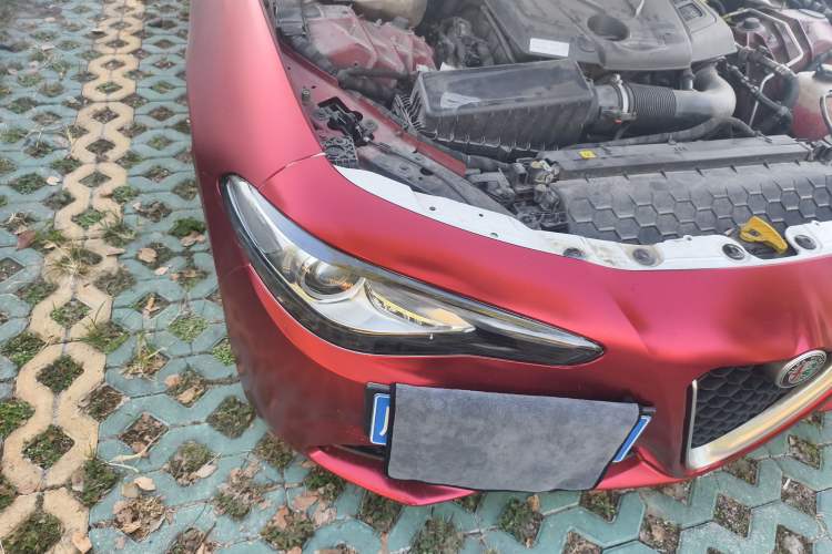 Used Alfa Romeo Giulia 2017 2.0T 200HP Luxury Edition Exterior 6