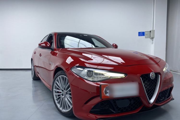Used Alfa Romeo Giulia 2017 2.0T 280HP Luxury Sport Edition Exterior 6