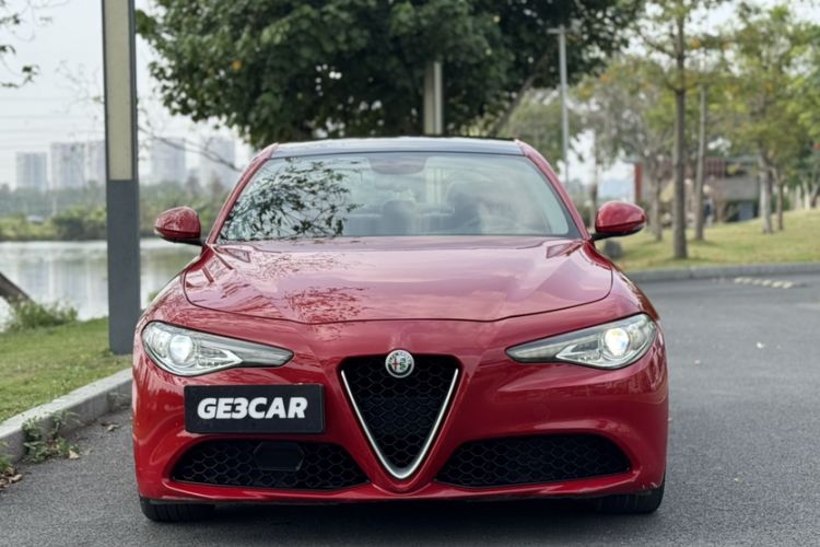 Used Alfa Romeo Giulia 2017 2.0T 280HP Luxury Edition Exterior 6