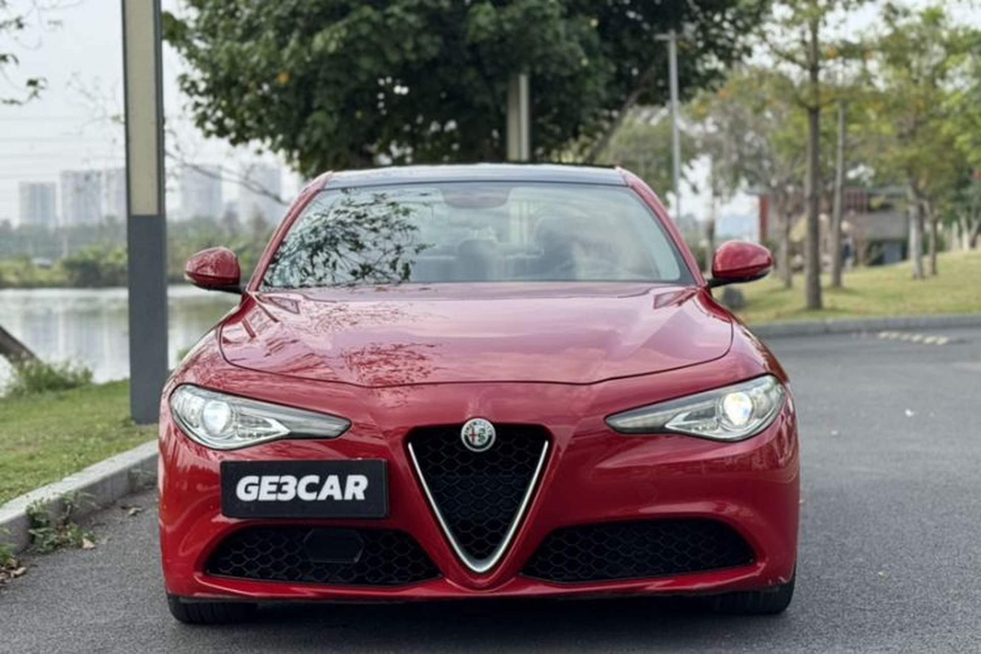 Used Alfa Romeo Giulia 2017 2.0T 280HP Luxury Edition Exterior 6