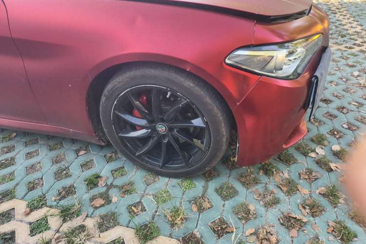Used Alfa Romeo Giulia 2017 2.0T 200HP Luxury Edition Exterior 7
