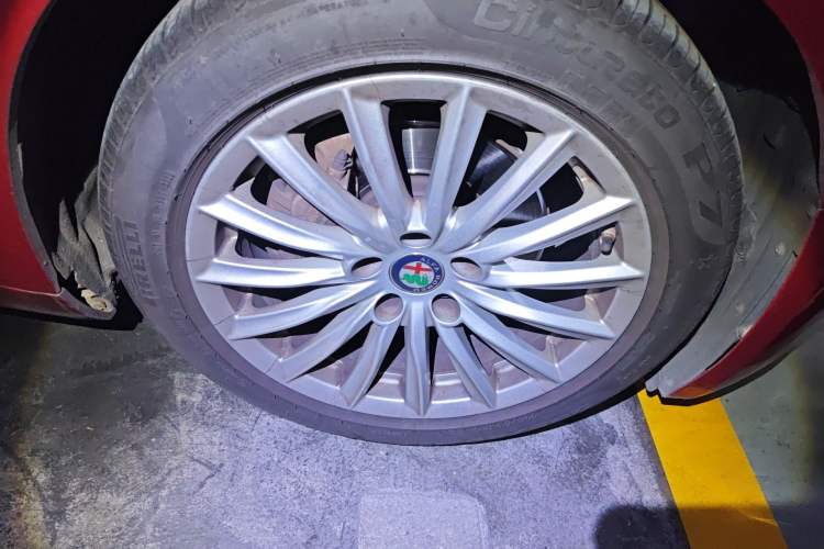 Used Alfa Romeo Giulia 2017 2.0T 200HP Elite Edition Exterior 7