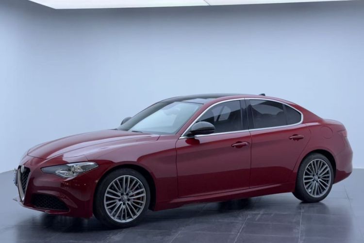 Used Alfa Romeo Giulia 2017 2.0T 280HP Luxury Edition Exterior 7