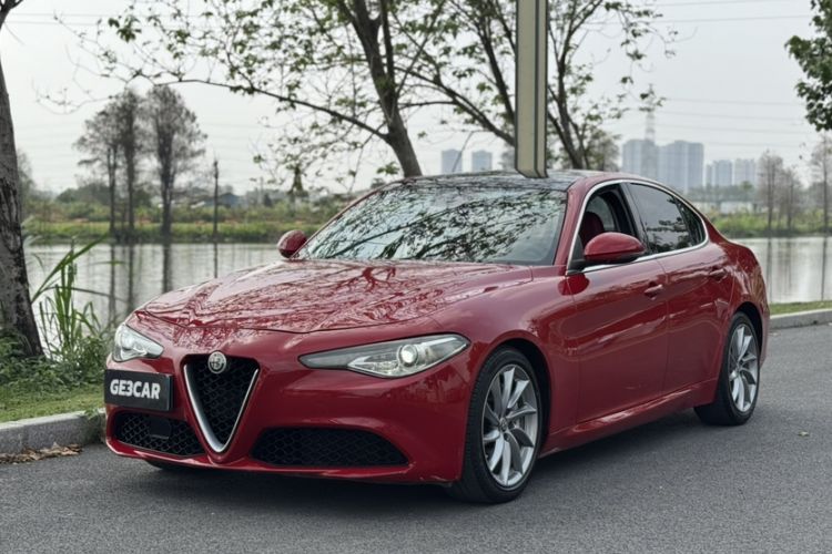 Used Alfa Romeo Giulia 2017 2.0T 280HP Luxury Edition Exterior 9