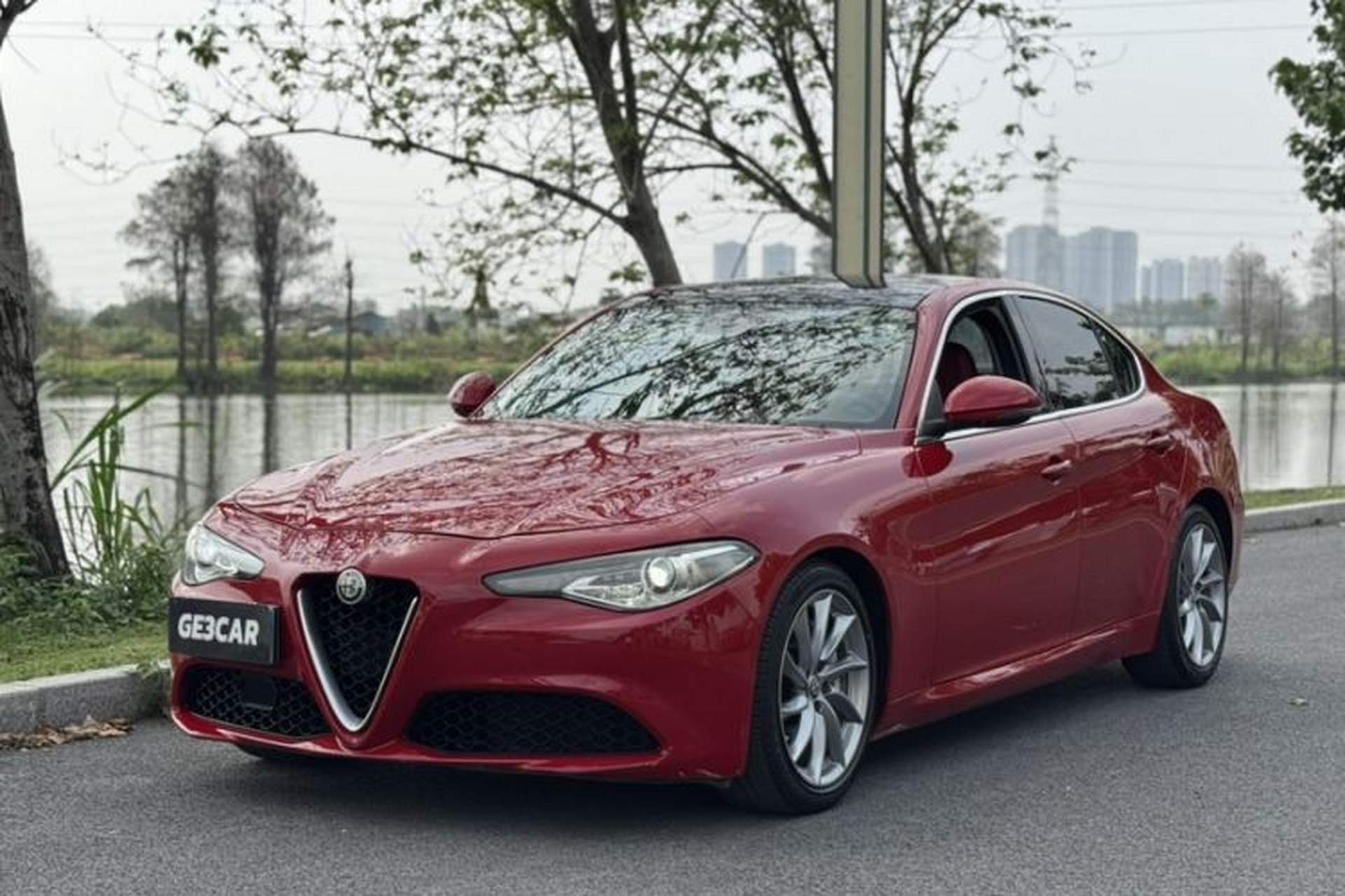 Used Alfa Romeo Giulia 2017 2.0T 280HP Luxury Edition Exterior 9