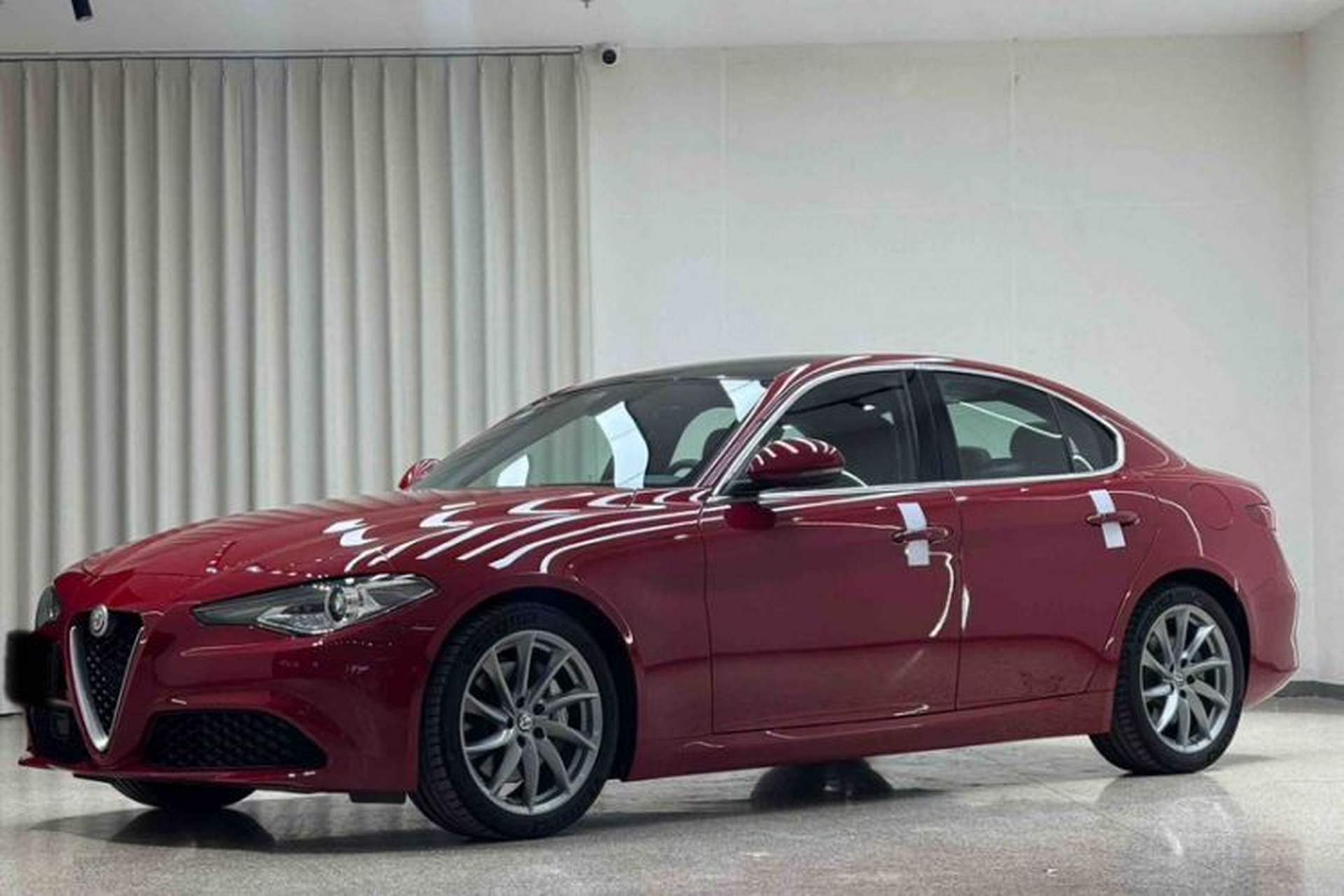 Used Alfa Romeo Giulia 2017 2.0T 280HP Luxury Edition Front Left 45 Deg