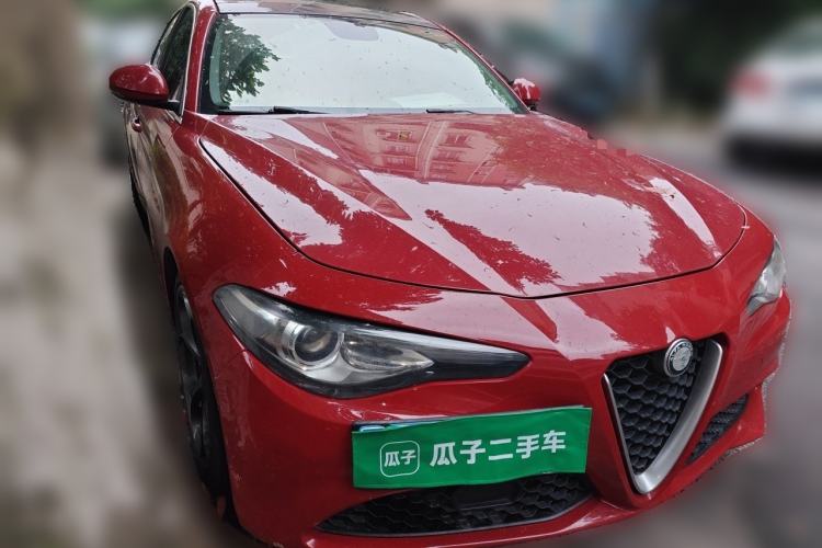 Used Alfa Romeo Giulia 2017 2.0T 280HP Luxury Edition Front Right 45 Deg