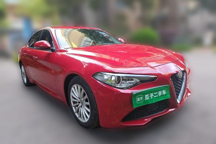 Used Alfa Romeo Giulia 2017 2.0T 200HP Elite Edition Front Right 45 Deg