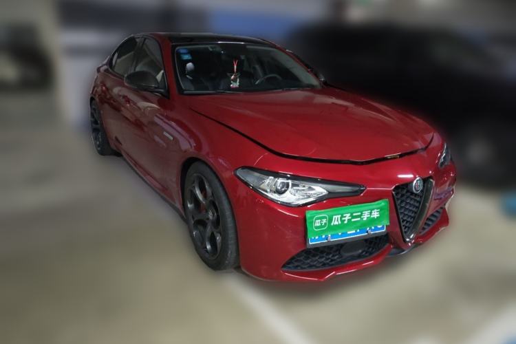 Used Alfa Romeo Giulia 2017 2.0T 280HP Milano Limited Edition Front Right 45 Deg