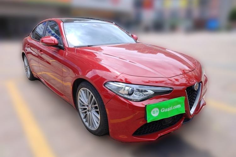 Used Alfa Romeo Giulia 2017 2.0T 280HP Luxury Sport Edition Front Right 45 Deg