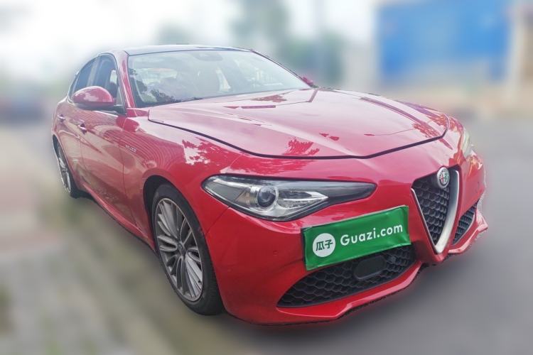 Used Alfa Romeo Giulia 2017 2.0T 280HP Luxury Sport Edition Front Right 45 Deg