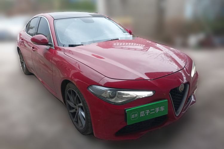 Used Alfa Romeo Giulia 2017 2.0T 280HP Luxury Edition Front Right 45 Deg