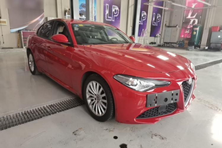 Used Alfa Romeo Giulia 2017 2.0T 200HP Elite Edition Front Right 45 Deg