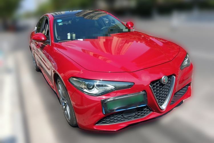 Used Alfa Romeo Giulia 2017 2.0T 280HP Luxury Edition Front Right 45 Deg