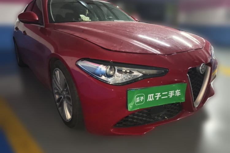 Used Alfa Romeo Giulia 2017 2.0T 200HP Elite Edition Front Right 45 Deg