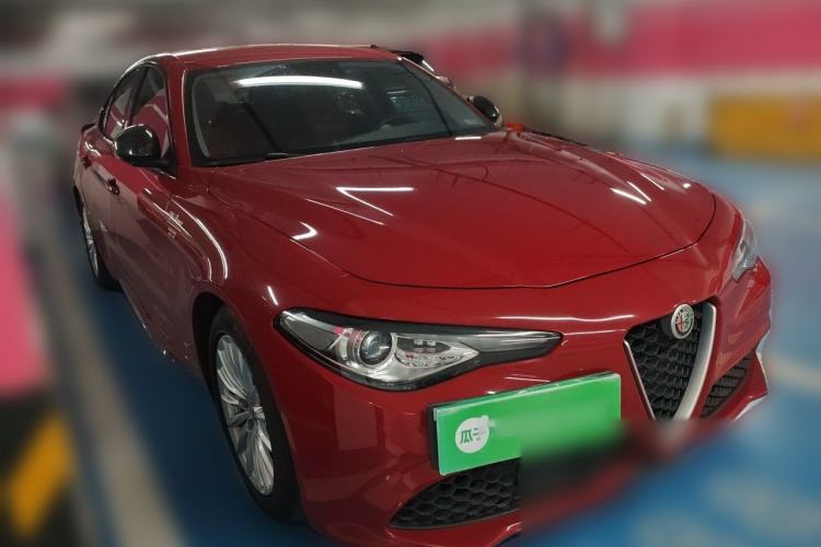 Used Alfa Romeo Giulia 2017 2.0T 200HP Elite Edition Front Right 45 Deg