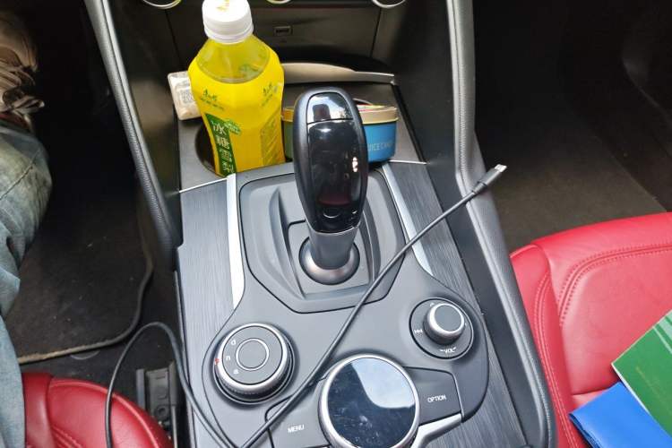 Used Alfa Romeo Giulia 2017 2.0T 200HP Elite Edition Gear Lever