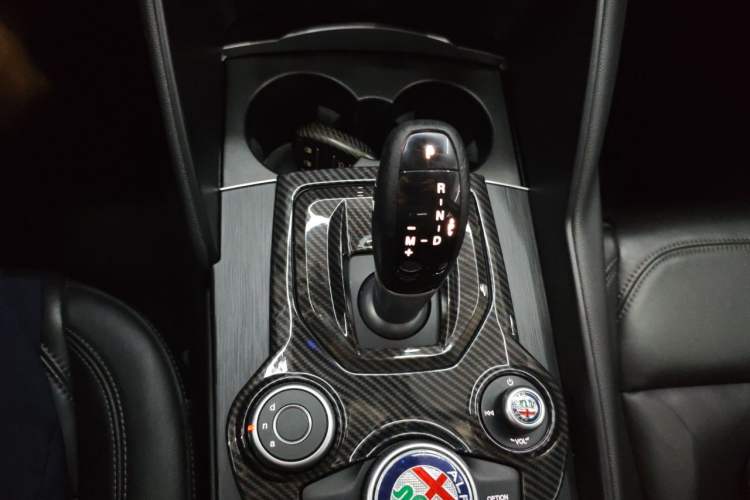 Used Alfa Romeo Giulia 2017 2.0T 280HP Luxury Edition Gear Lever