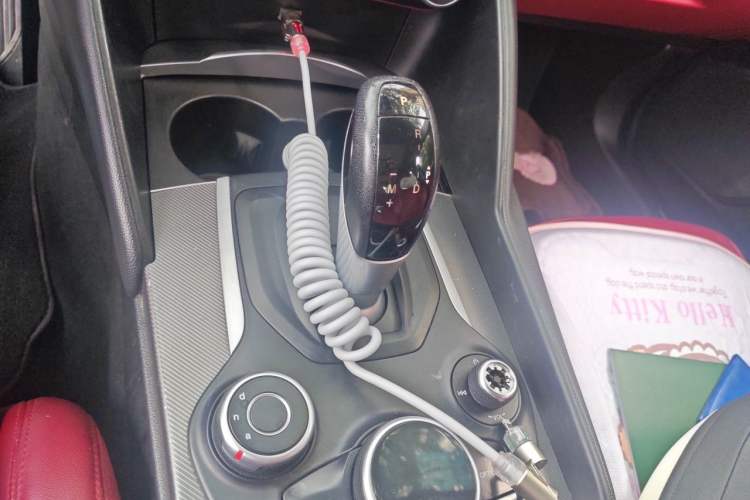 Used Alfa Romeo Giulia 2017 2.0T 280HP Luxury Sport Edition Gear Lever