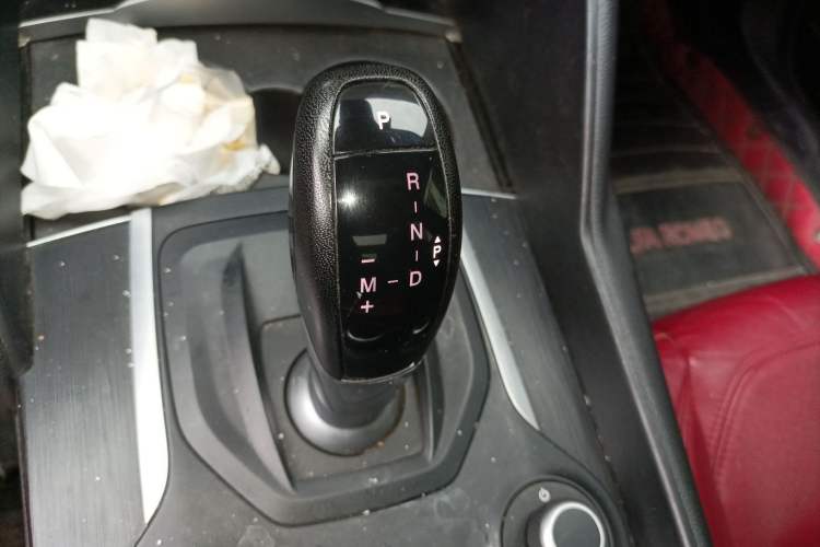 Used Alfa Romeo Giulia 2017 2.0T 280HP Luxury Edition Gear Lever
