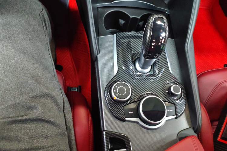 Used Alfa Romeo Giulia 2017 2.0T 280HP Luxury Sport Edition Gear Lever