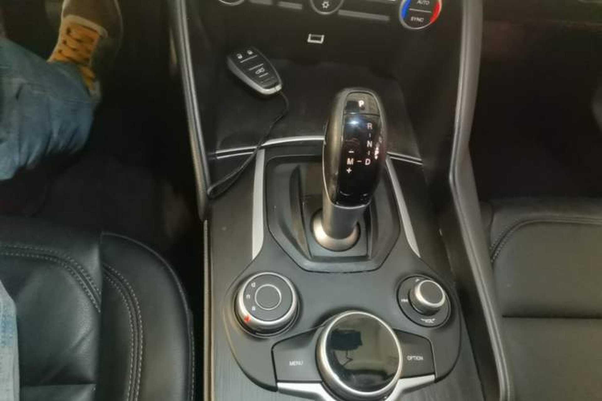 Used Alfa Romeo Giulia 2017 2.0T 200HP Elite Edition Gear Lever