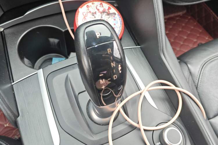 Used Alfa Romeo Giulia 2017 2.0T 200HP Luxury Edition Gear Lever