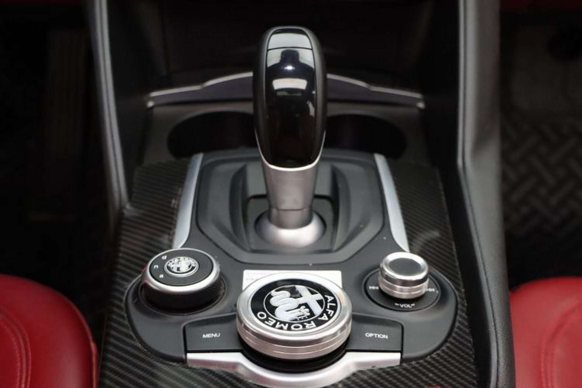 Used Alfa Romeo Giulia 2017 2.0T 200HP Luxury Edition Gear Lever