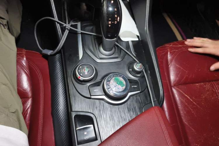 Used Alfa Romeo Giulia 2017 2.0T 200HP Elite Edition Gear Lever