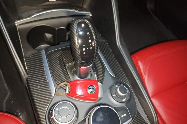 Used Alfa Romeo Giulia 2017 2.0T 200HP Elite Edition Gear Lever