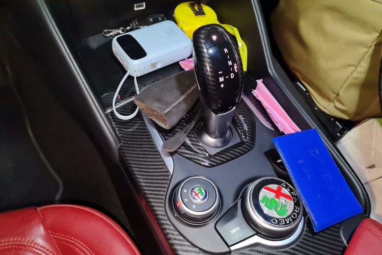 Used Alfa Romeo Giulia 2017 2.0T 200HP Luxury Edition Gear Lever
