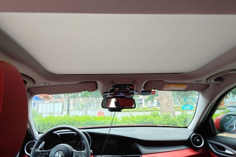 Used Alfa Romeo Giulia 2017 2.0T 280HP Luxury Sport Edition Headliner