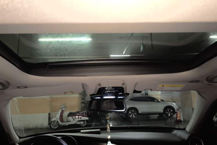 Used Alfa Romeo Giulia 2017 2.0T 200HP Luxury Edition Headliner