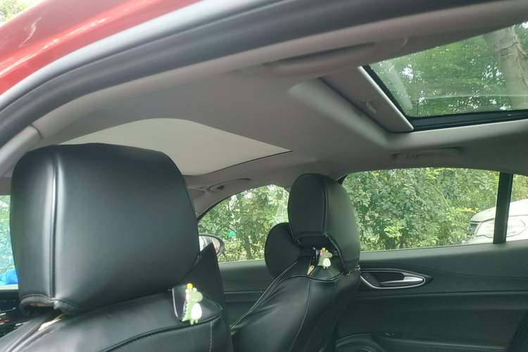 Used Alfa Romeo Giulia 2017 2.0T 200HP Luxury Edition Headliner
