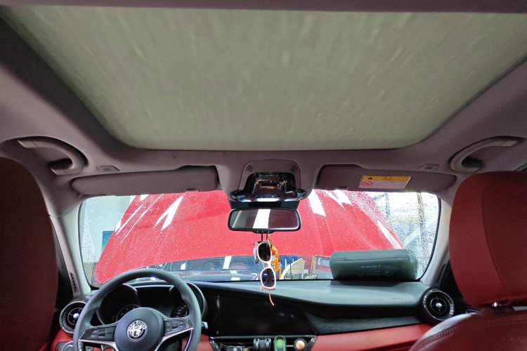 Used Alfa Romeo Giulia 2017 2.0T 200HP Luxury Edition Headliner