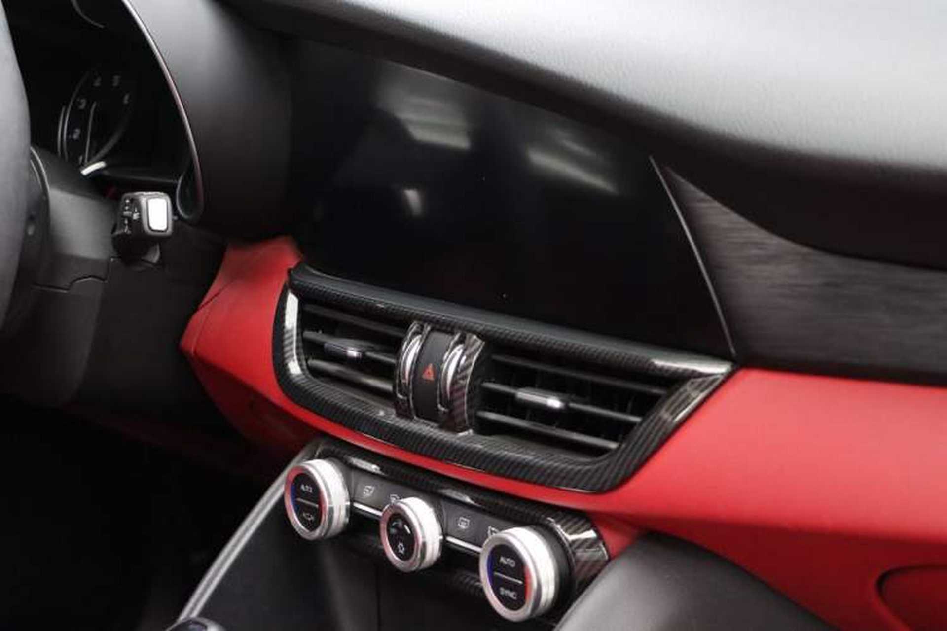 Used Alfa Romeo Giulia 2017 2.0T 200HP Luxury Edition Interior 13