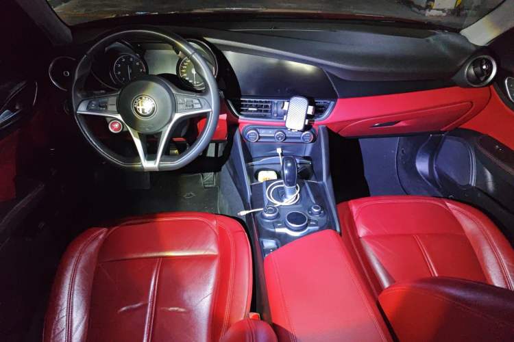 Used Alfa Romeo Giulia 2017 2.0T 200HP Elite Edition Interior 2