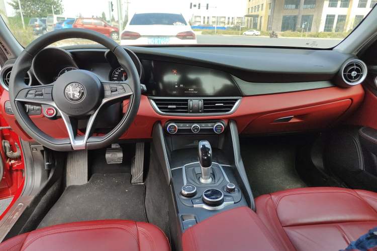 Used Alfa Romeo Giulia 2017 2.0T 200HP Elite Edition Interior 3