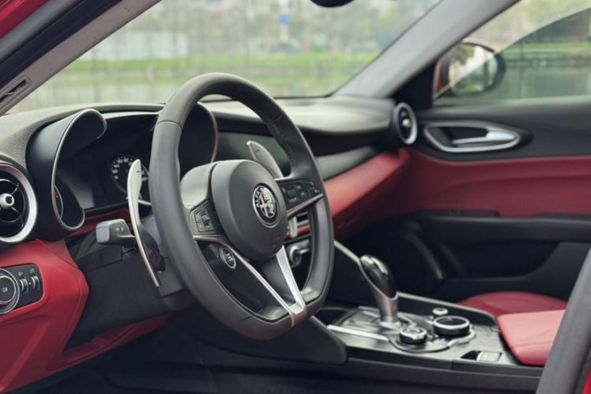 Used Alfa Romeo Giulia 2017 2.0T 280HP Luxury Edition Interior 3