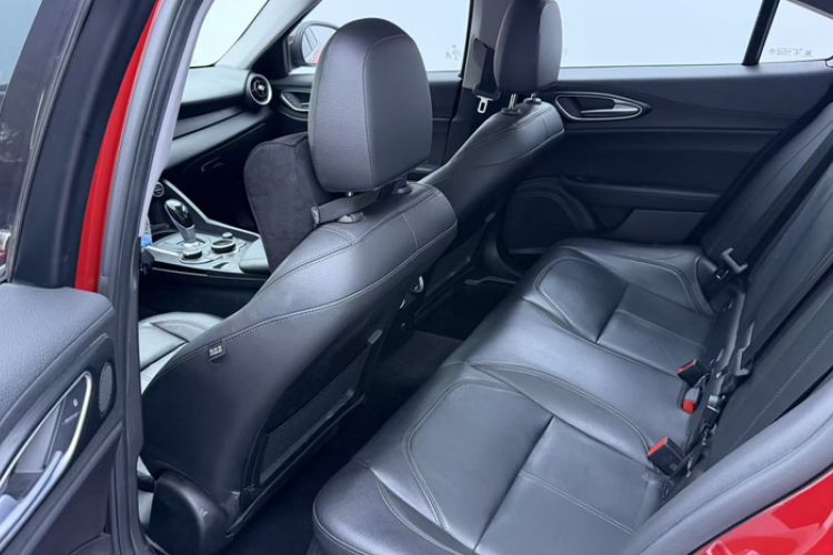Used Alfa Romeo Giulia 2017 2.0T 280HP Luxury Edition Interior 4